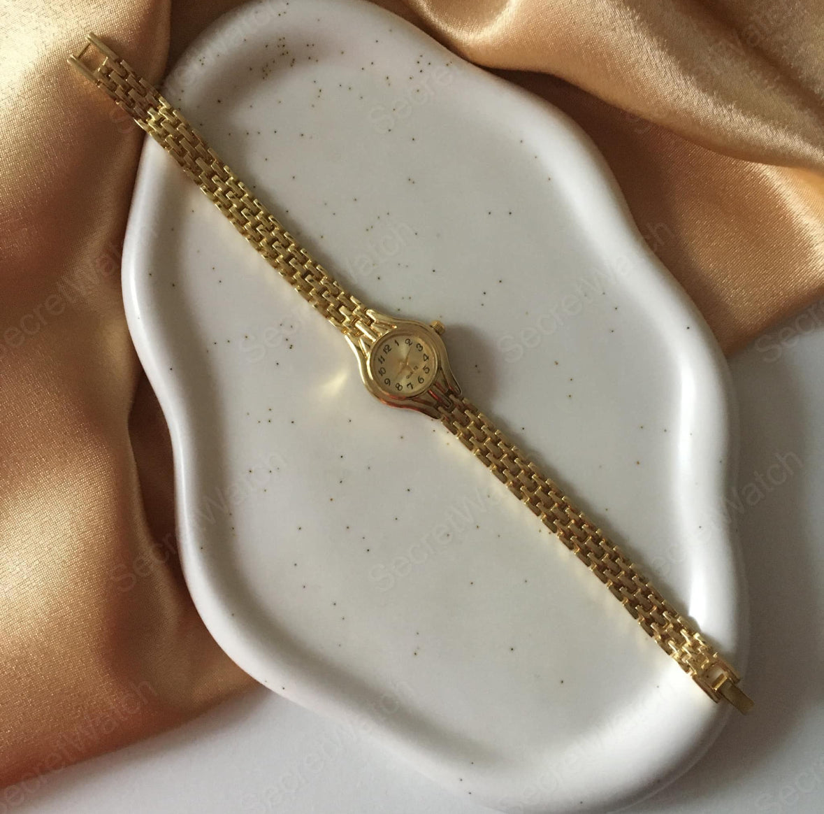 Vintage Gold Watch minimalist
