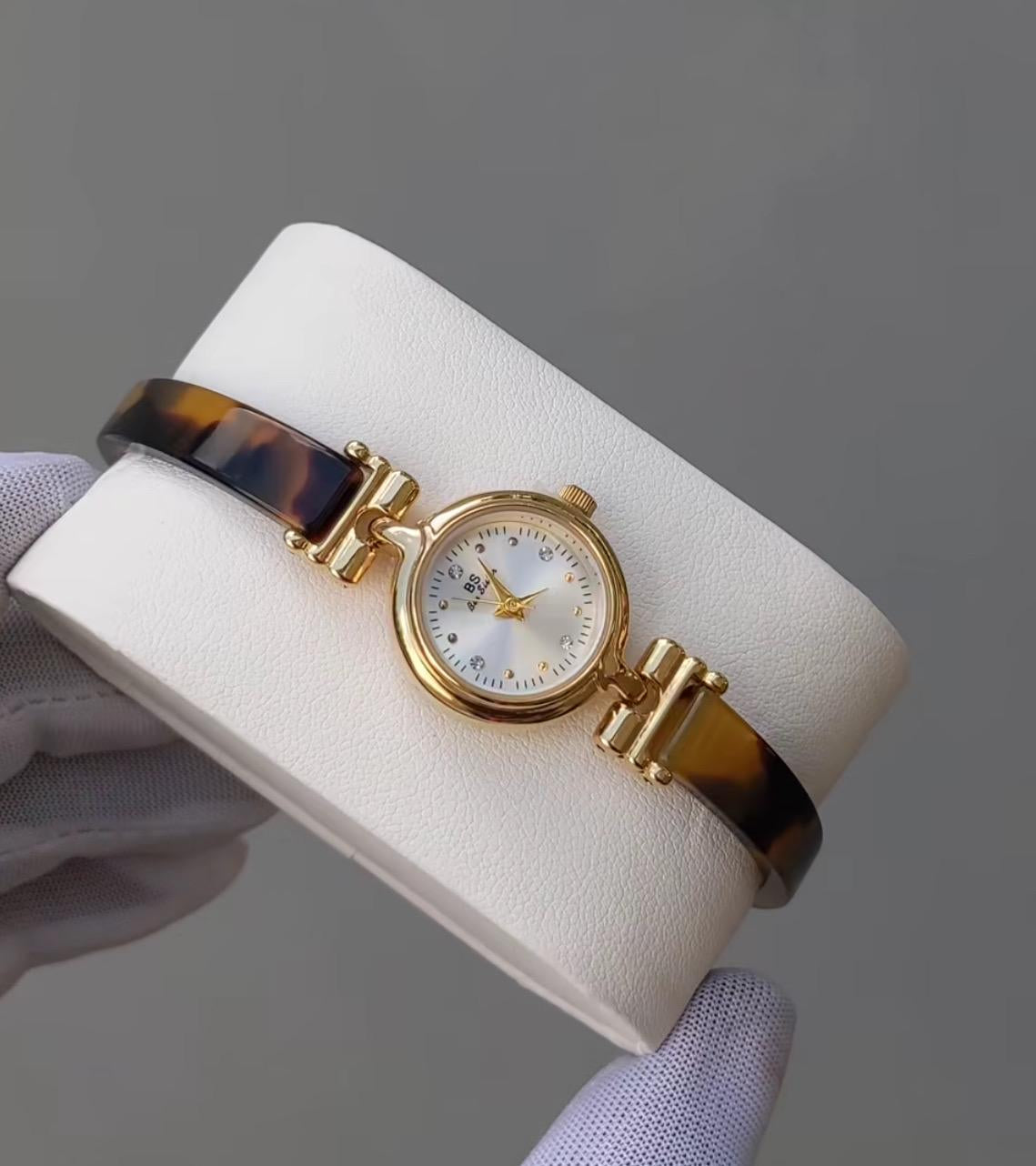 vintage gold watch,dainty watch,resin brown watch,old money watch