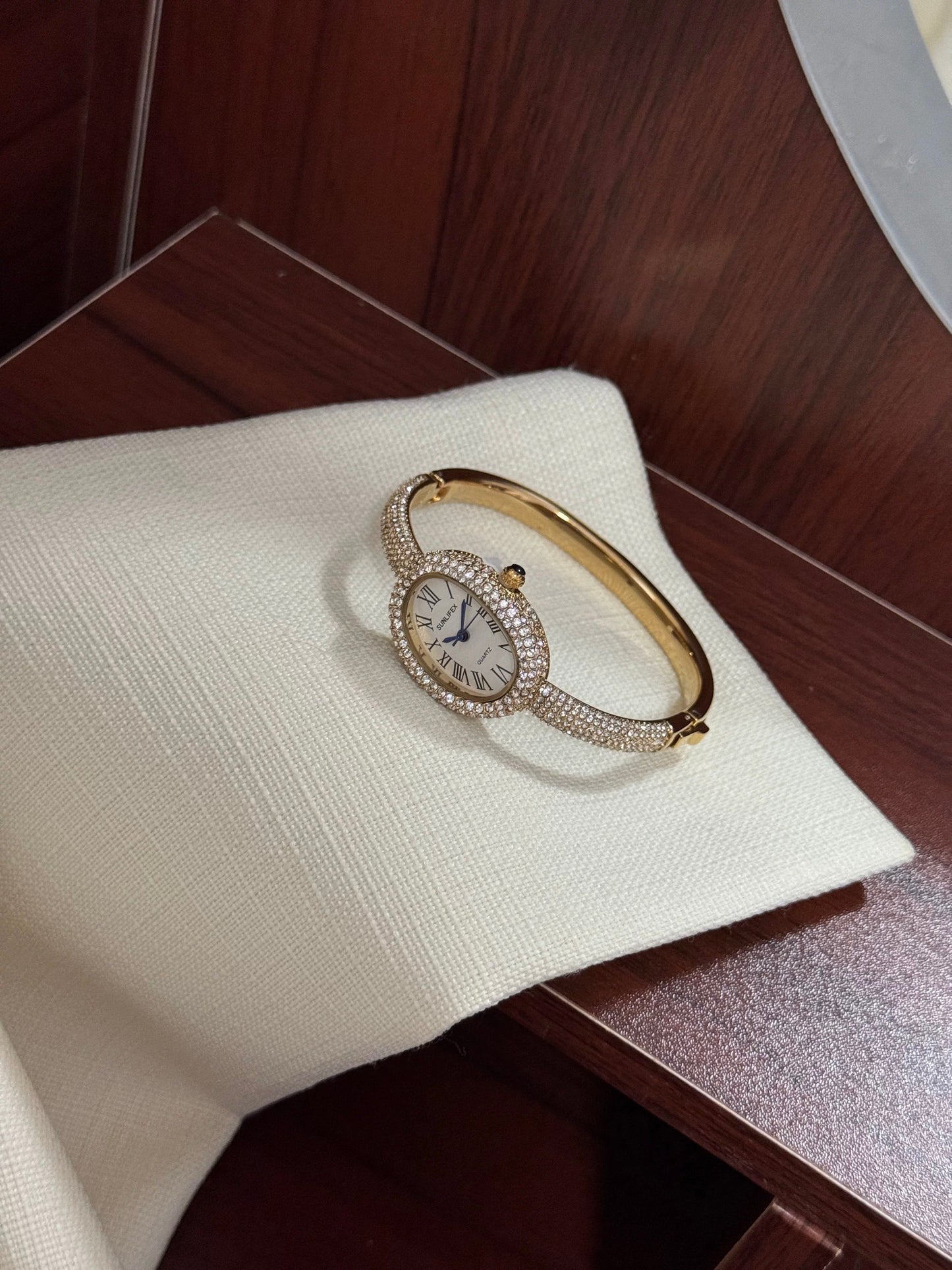 Gold bangle watch watch | Vintage inspired
