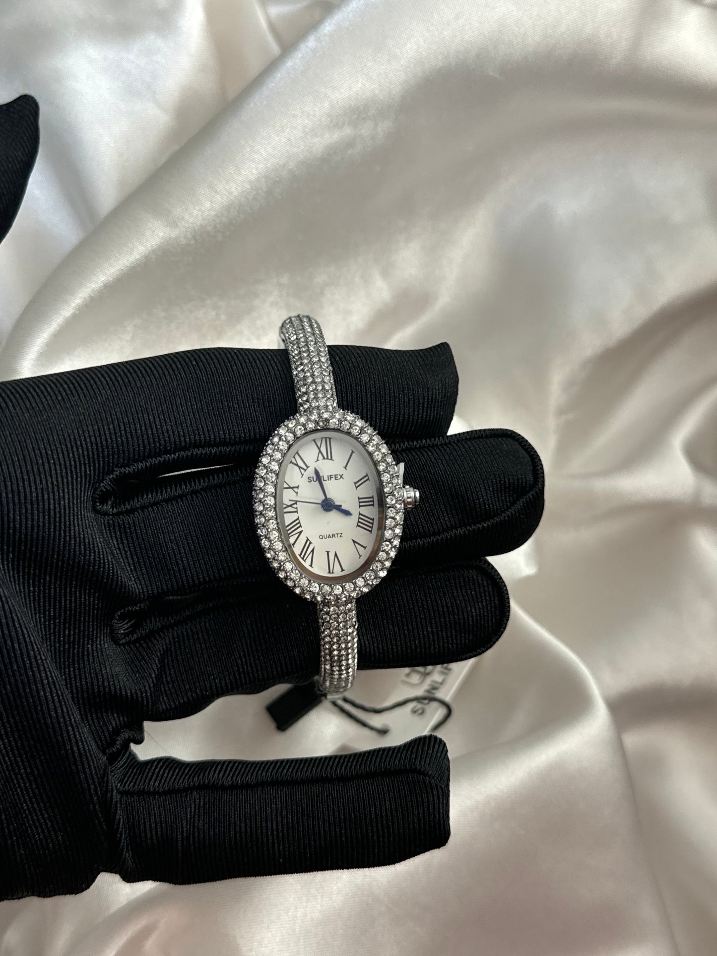Gold bangle watch watch | Vintage inspired