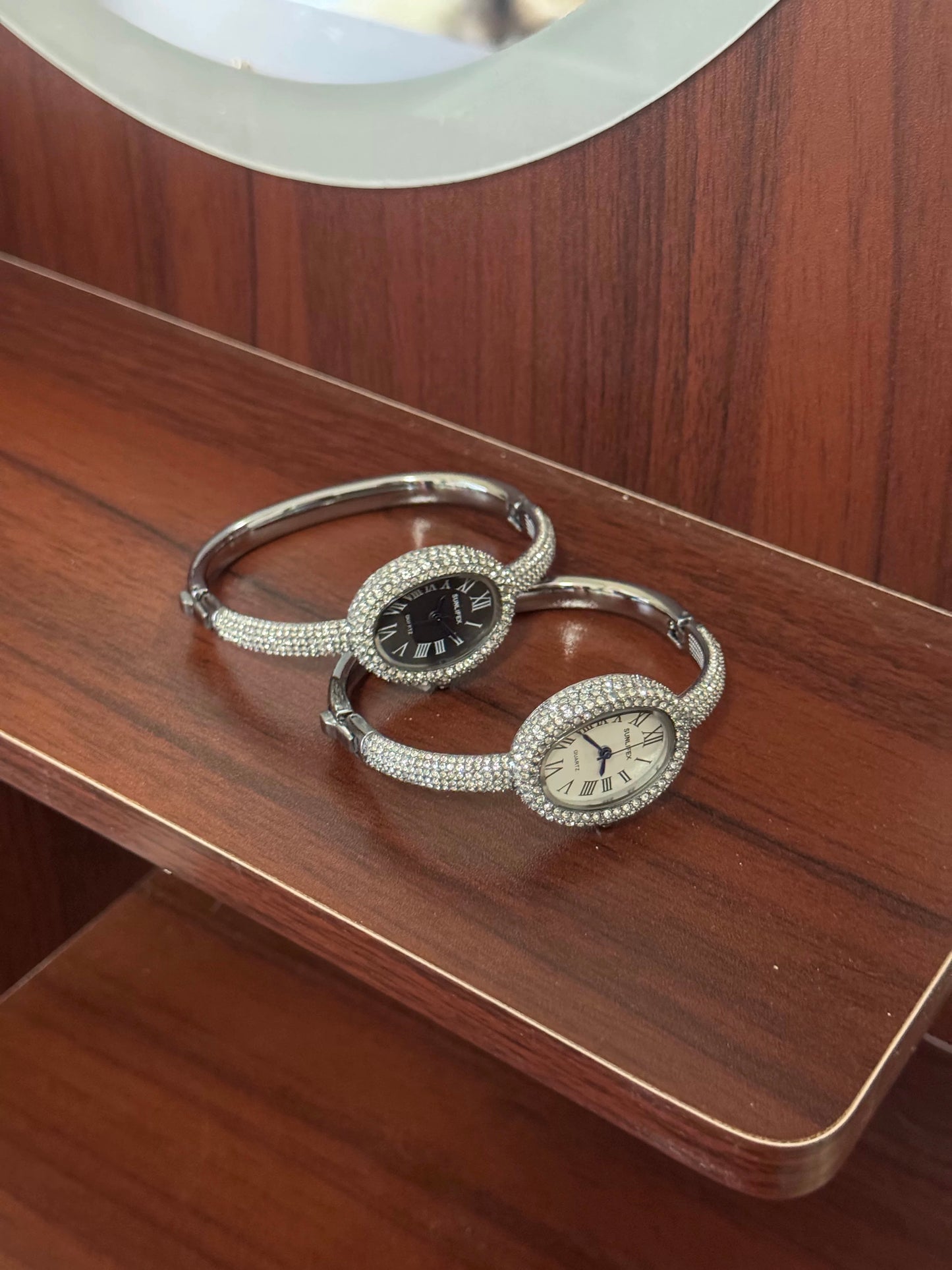 Gold bangle watch watch | Vintage inspired
