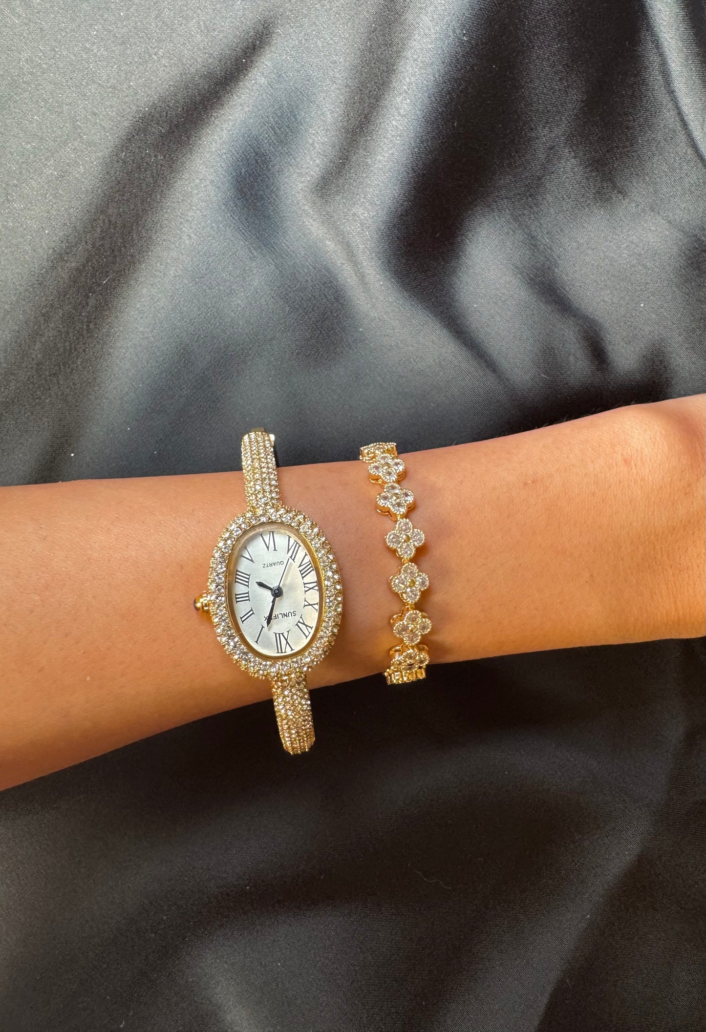 Gold bangle watch watch | Vintage inspired