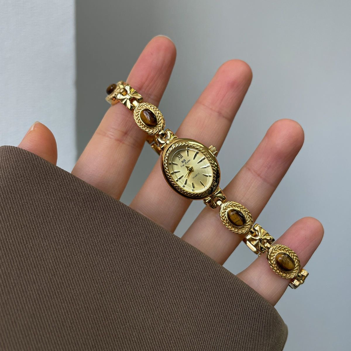 Montre vintage œil de tigre, montre femme délicate et ancienne