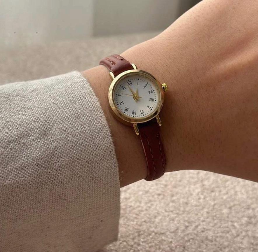 Montre femme vintage en cuir doré, montre vintage délicate, montre vintage en cuir doré