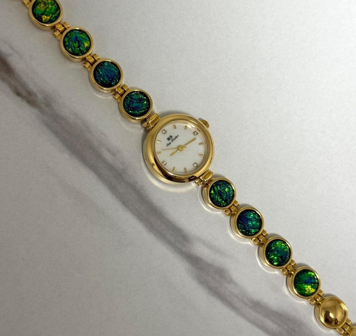 Montre vintage délicate en or, montre ancienne en ormeau
