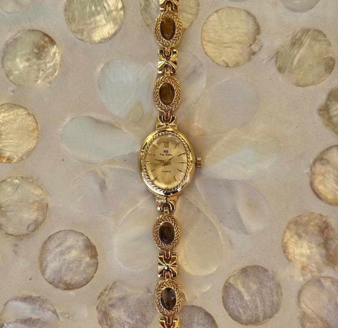 Montre vintage œil de tigre, montre femme délicate et ancienne
