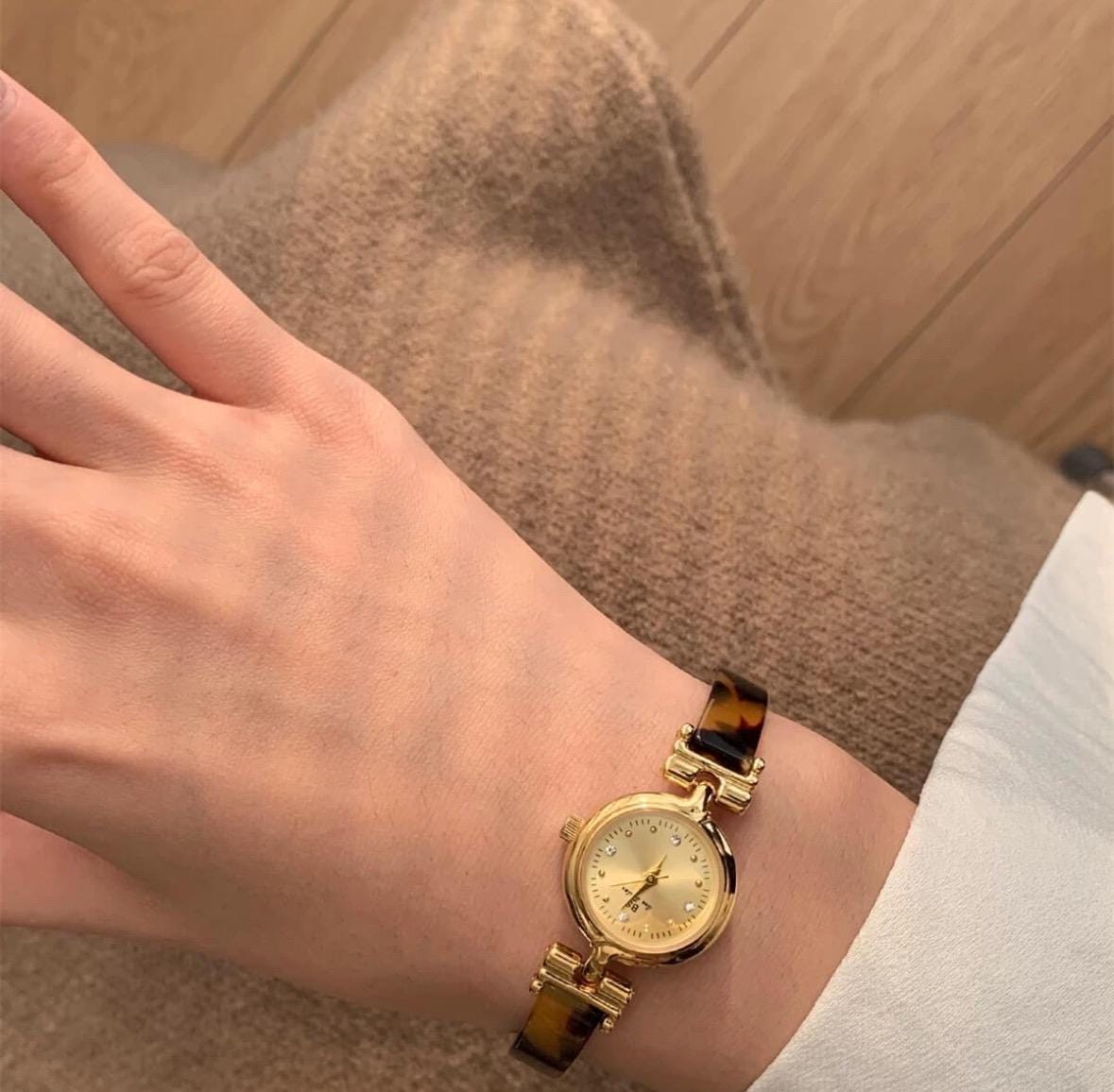 vintage gold watch,dainty watch,resin brown watch,old money watch