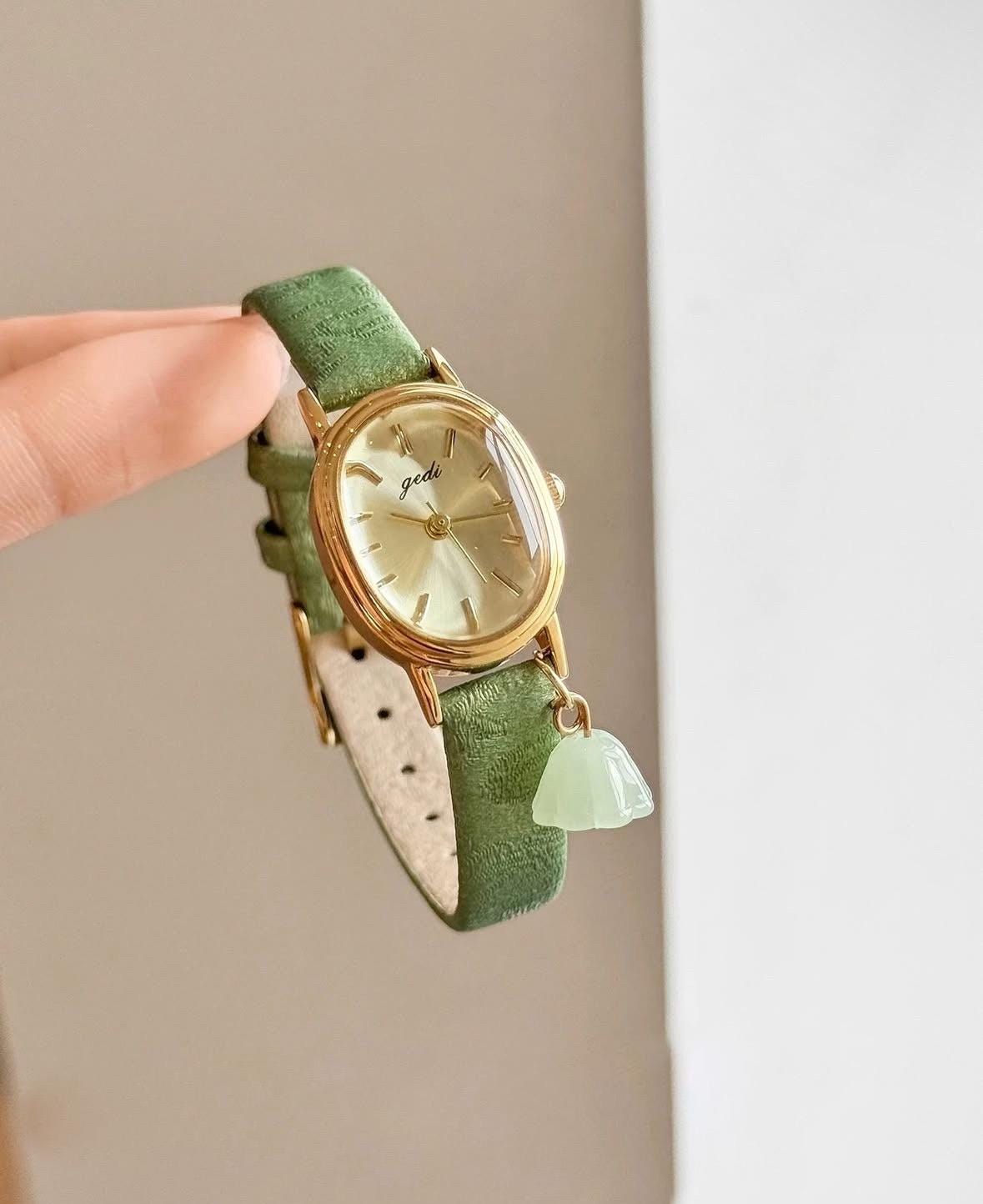 montre vintage, montre verte délicate, montre ovale carrée en cuir pour femme