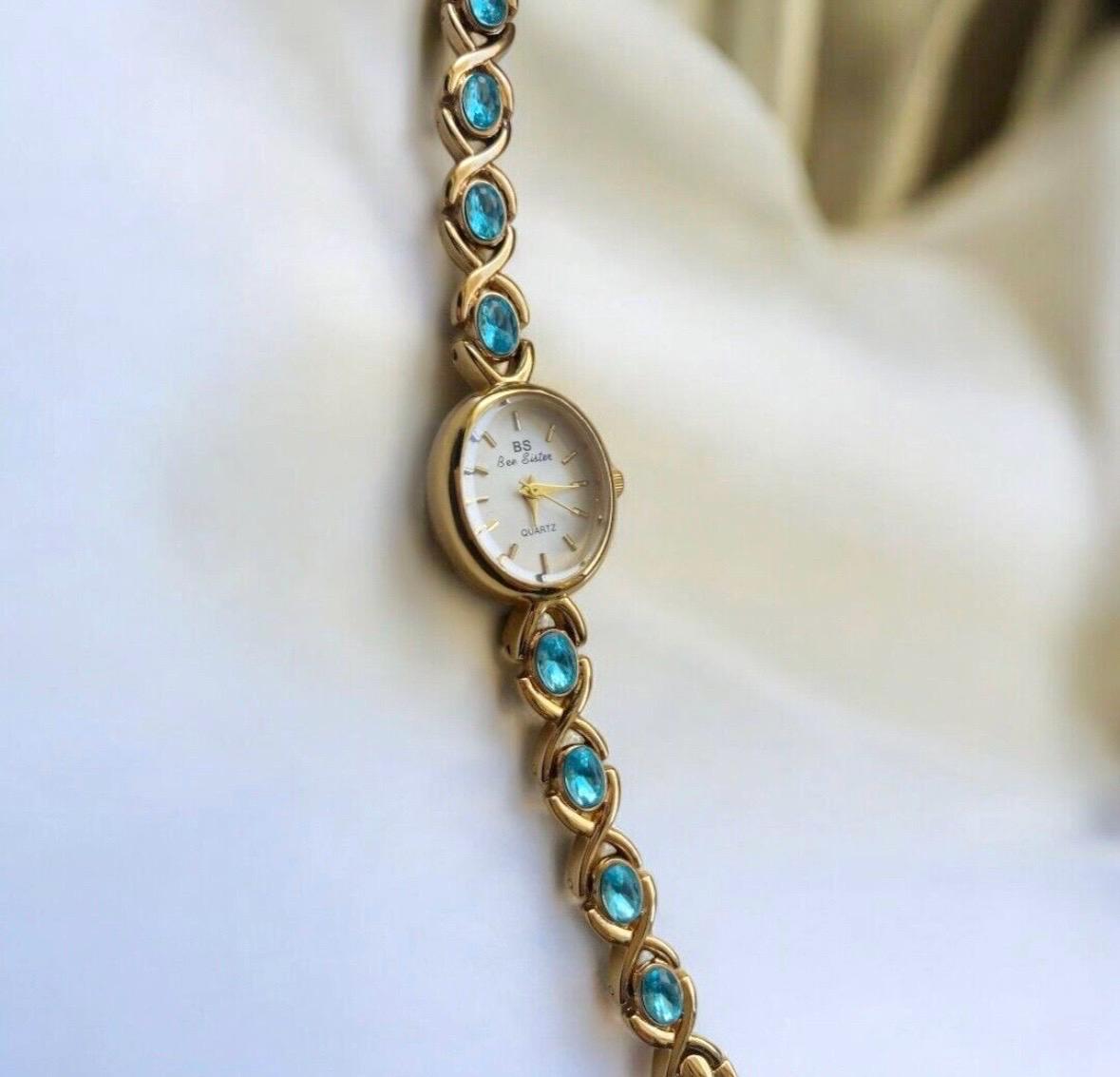 Montre vintage en or et argent, montre femme Dainty Blue Gemstone