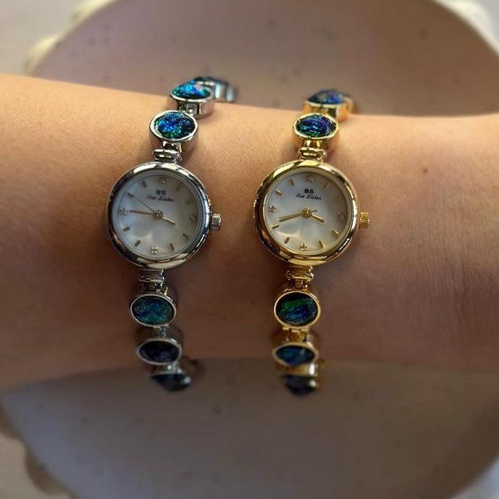 Montre vintage délicate en or, montre ancienne en ormeau