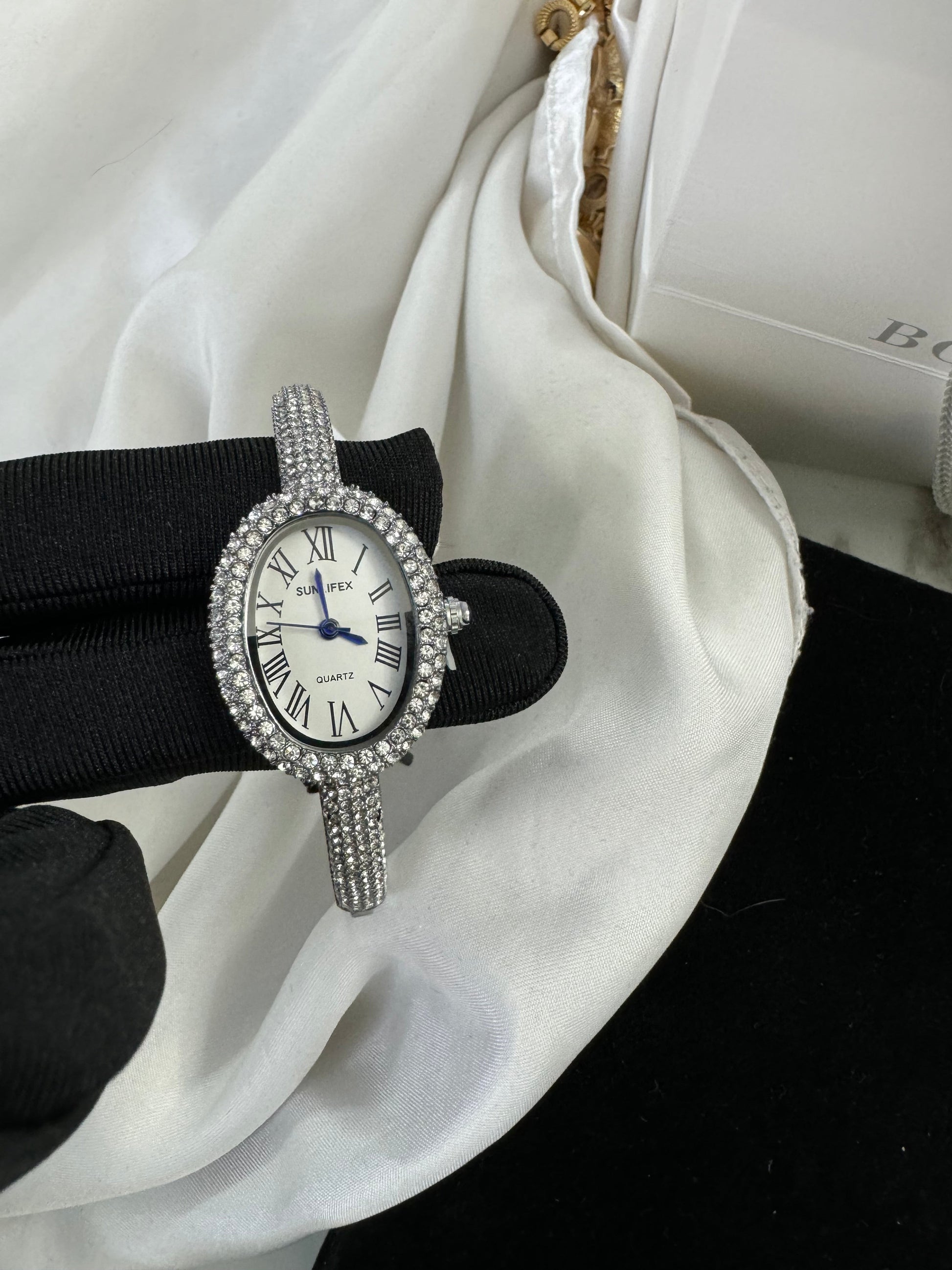 Gold bangle watch watch | Vintage inspired - PrettyCuteWrist