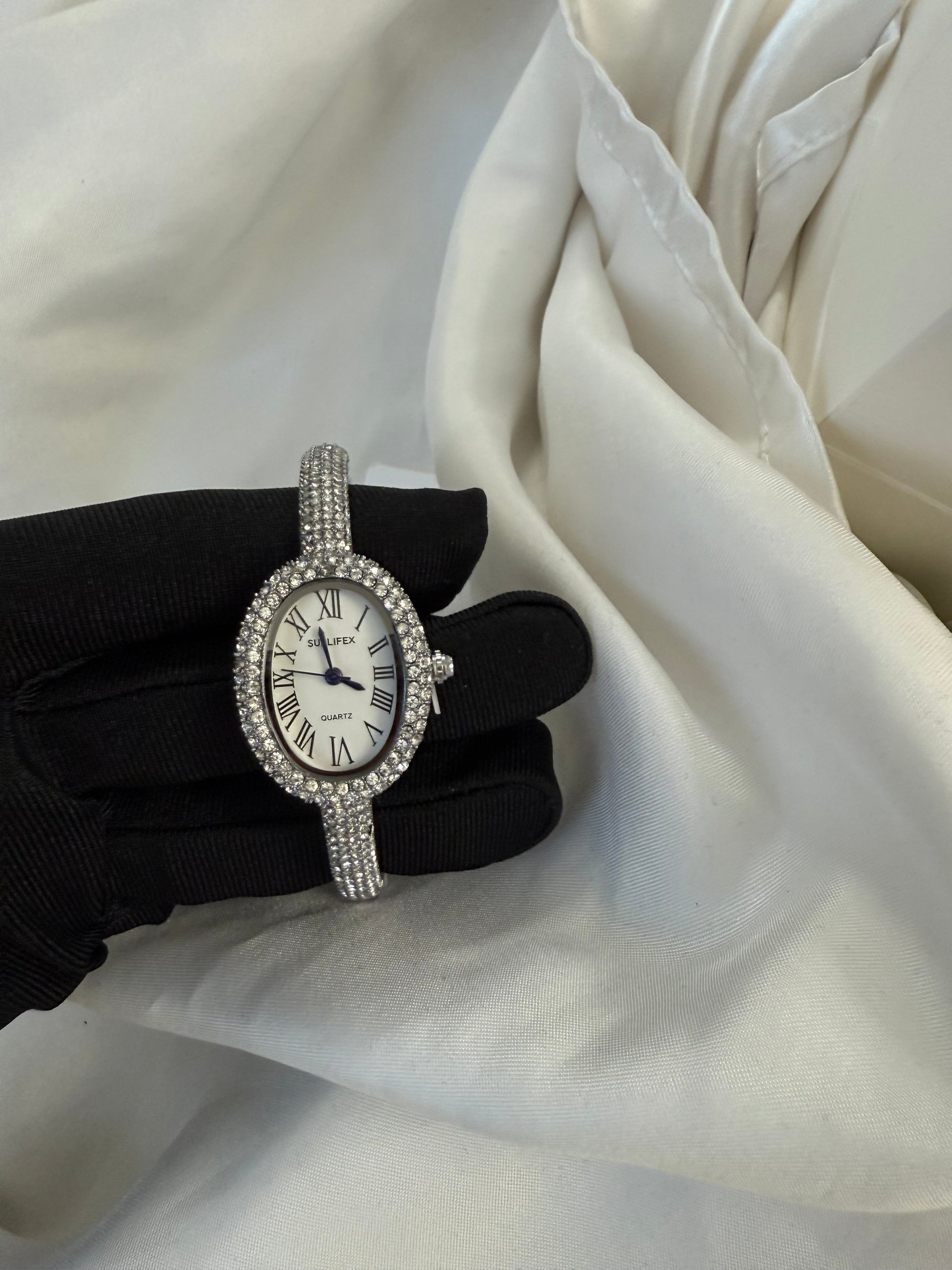 Gold bangle watch watch | Vintage inspired - PrettyCuteWrist