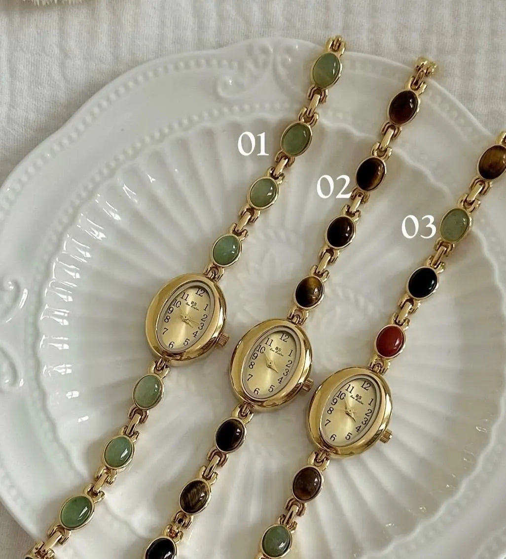 Montre vintage en or délicat, montre pour femme avec pierres précieuses