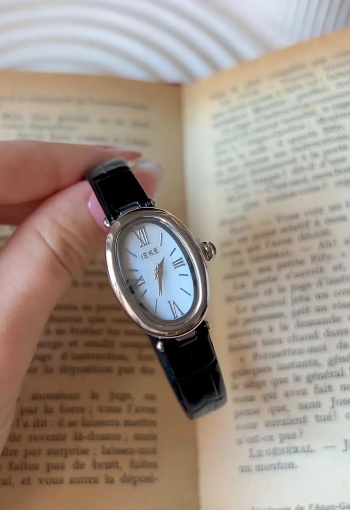 Leather gold watch | oval dial