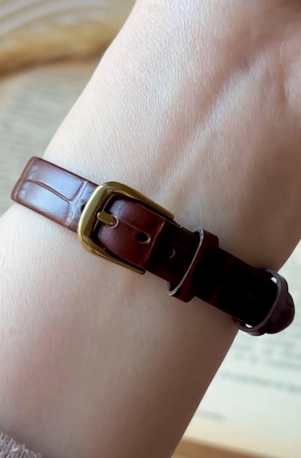 Leather gold watch | oval dial