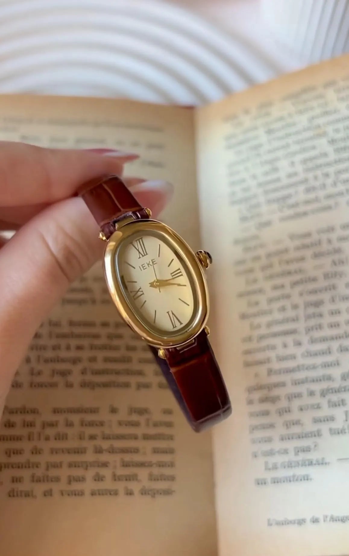 Leather gold watch | oval dial
