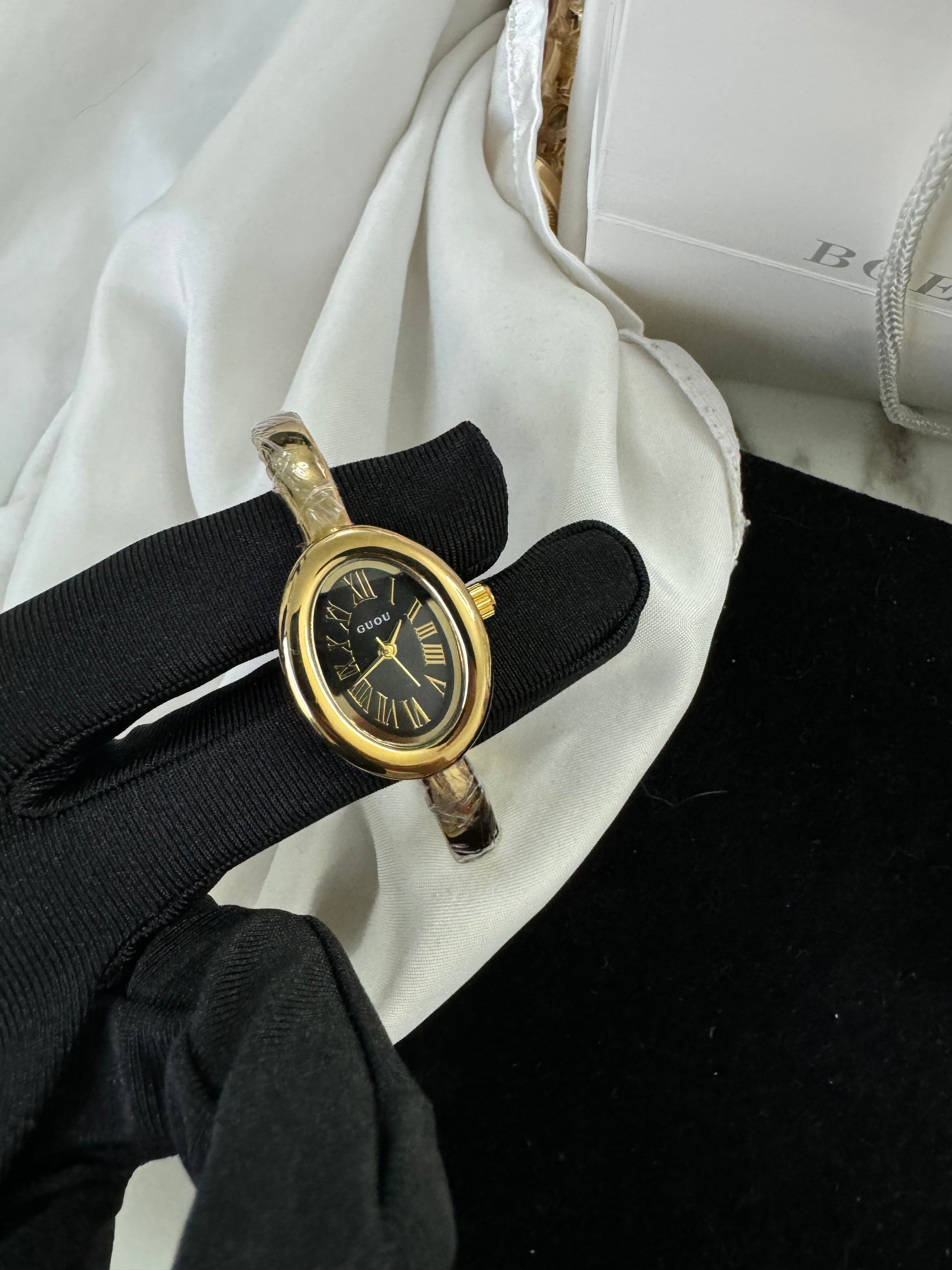 Gold bangle watch watch | Vintage inspired - PrettyCuteWrist