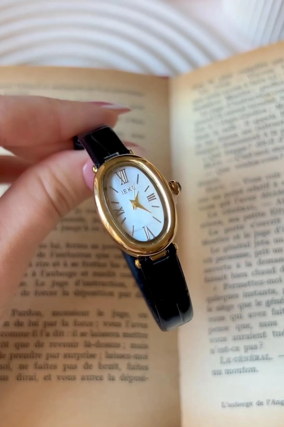 Leather gold watch | oval dial