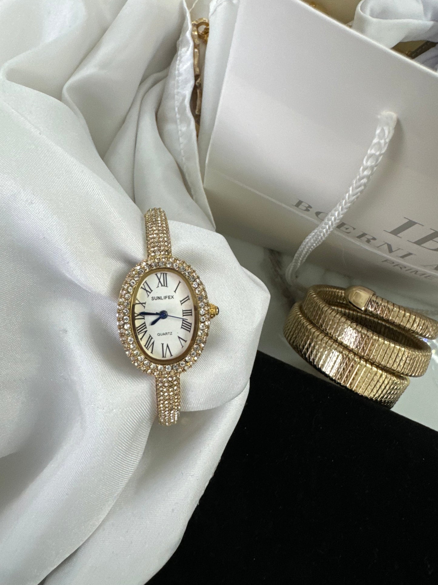 Gold bangle watch watch | Vintage inspired - PrettyCuteWrist