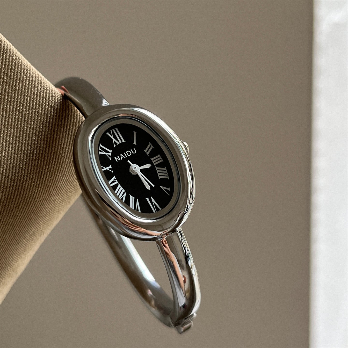 Gold bangle watch watch | Vintage inspired