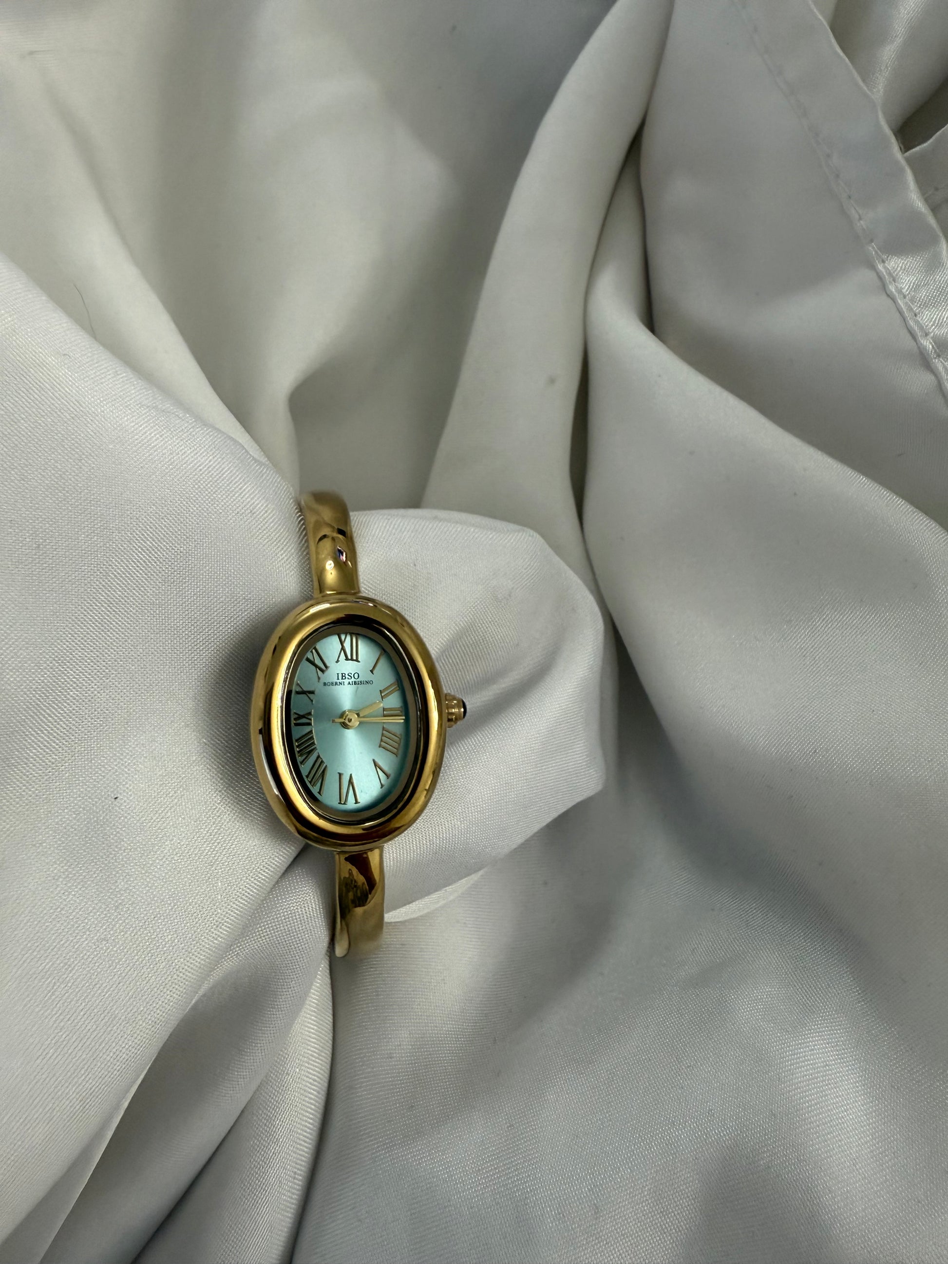 Gold bangle watch watch | Vintage inspired - PrettyCuteWrist